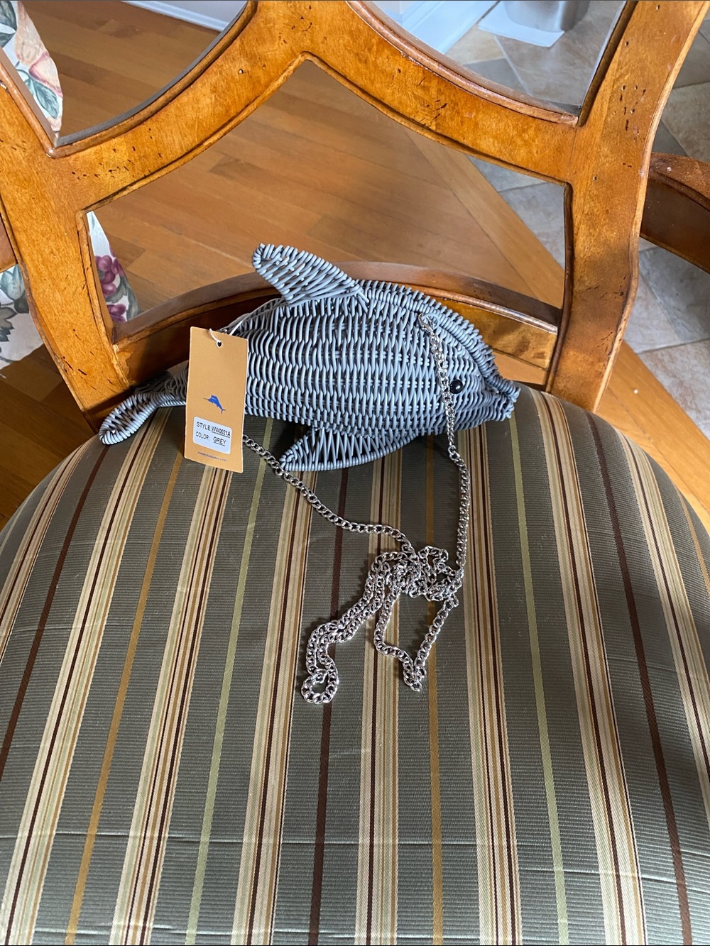 NWT Tommy  Bahama grey Wicker Fish Crossbody Bag with Silver Chain